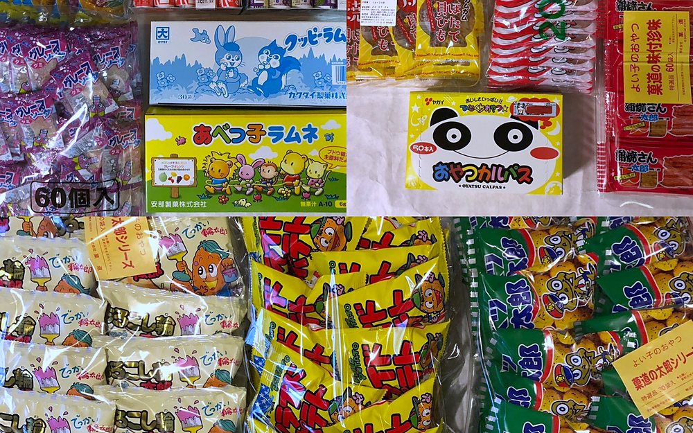 うまい棒やクッピーラムネ、蒲焼さん太郎など景品用の駄菓子